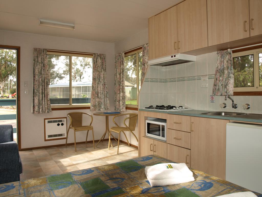 Cowra Holiday Park Room photo
